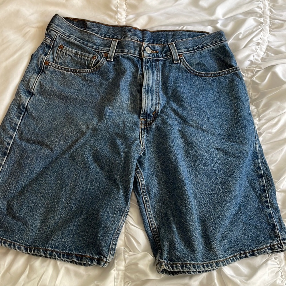 Mens Levi Shorts 550. W34.